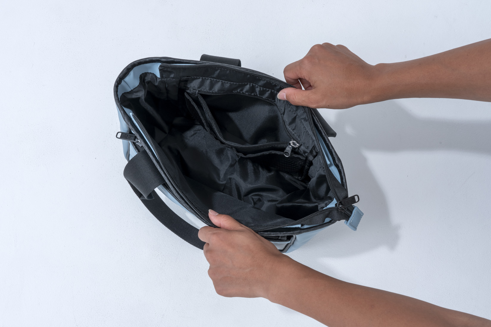 GB-U2616 エンボスラウンドトート ブルーグレー