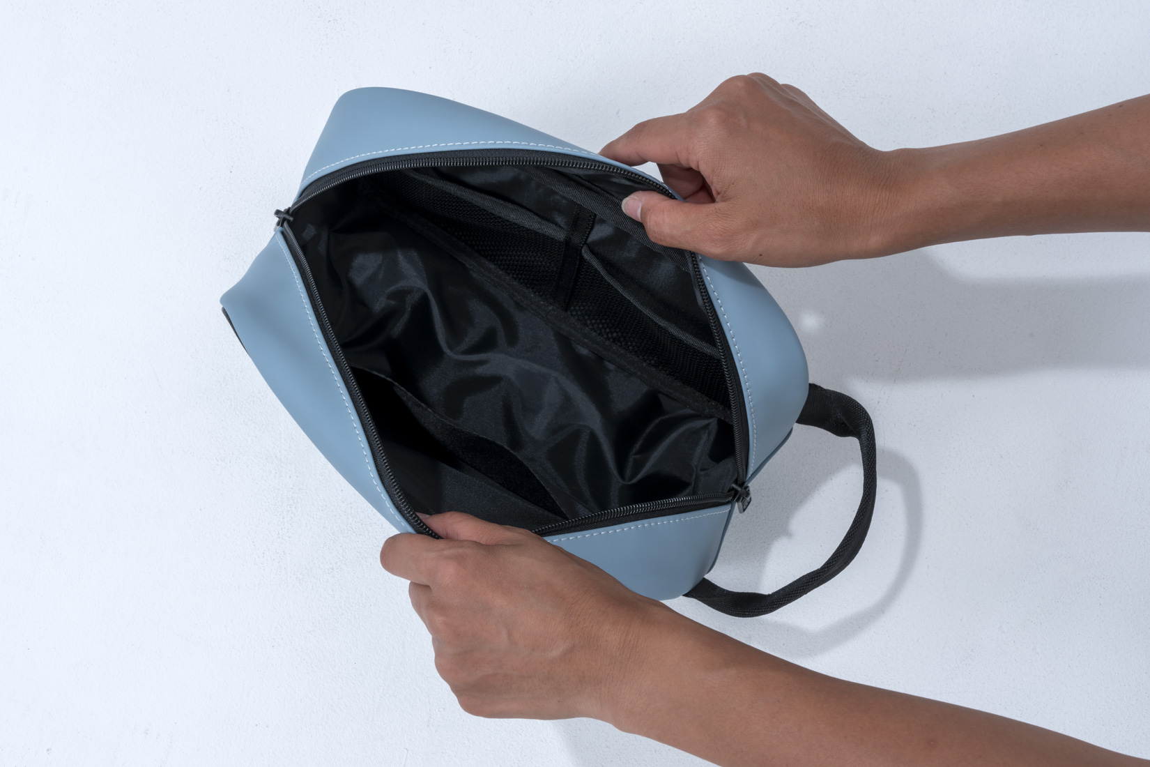 GB-U2617 エンボスポーチ ブルーグレー